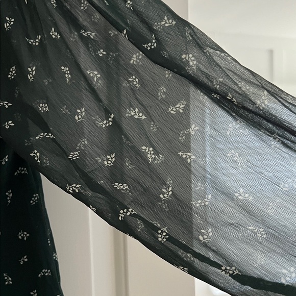 Old Navy Dark Green Floral Blouse - Picture 5 of 5